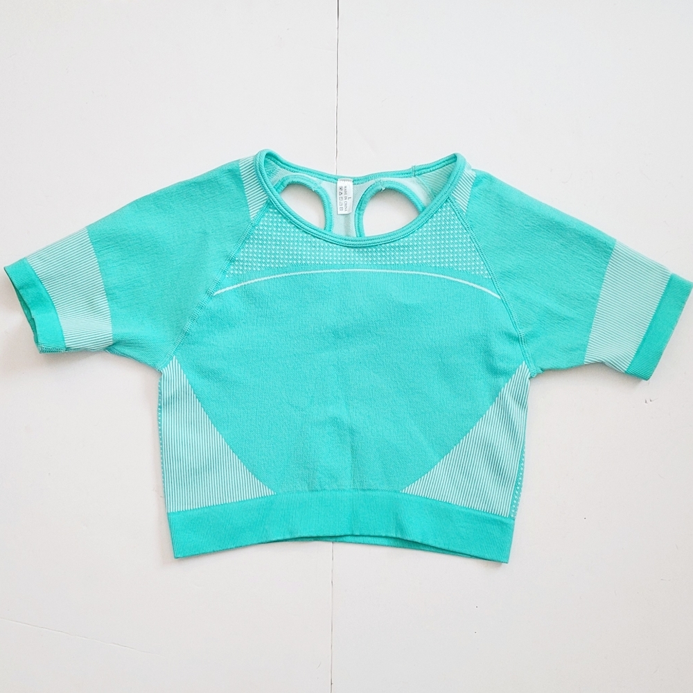NWOT Cropped active wear top